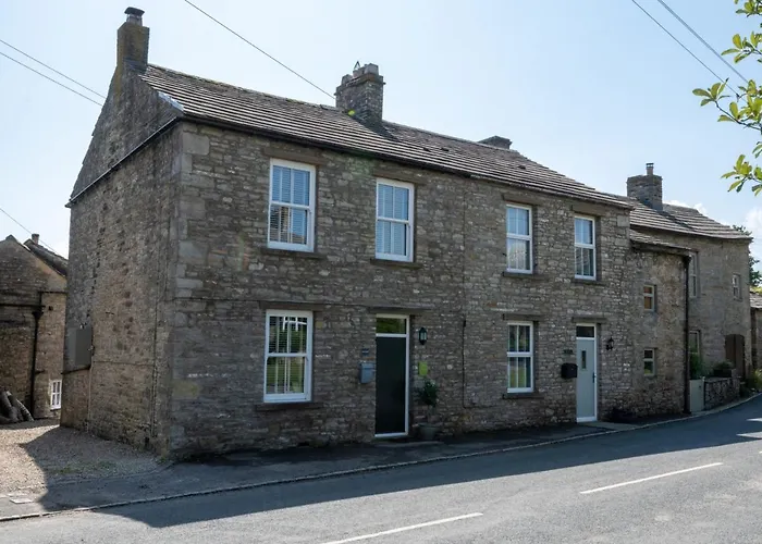 Wayside Villa Carperby photo