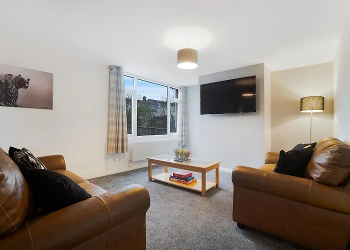 Фото Вилла New! 3Br In Traynor Square Каттерик-Бридж