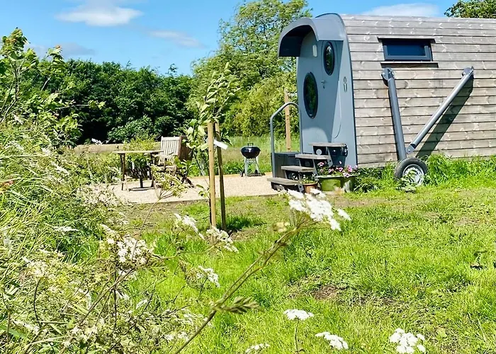 Henge Hideaway Villa Thornborough képek