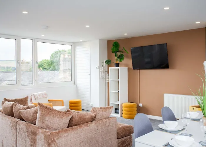Vacant Nests Spacious Apartment Front Street Fingland photo