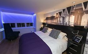 The Mayfield Seamer photos Room